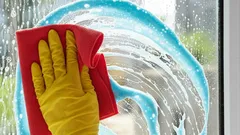 Čištění oken bez námahy: objev domácí směs pro dokonalý lesk