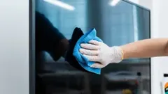 Jak správně čistit televizní obrazovku bez šmouh a poškození