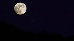 Spojení Měsíce s planetami: kdy v říjnu 2025 sledovat noční oblohu